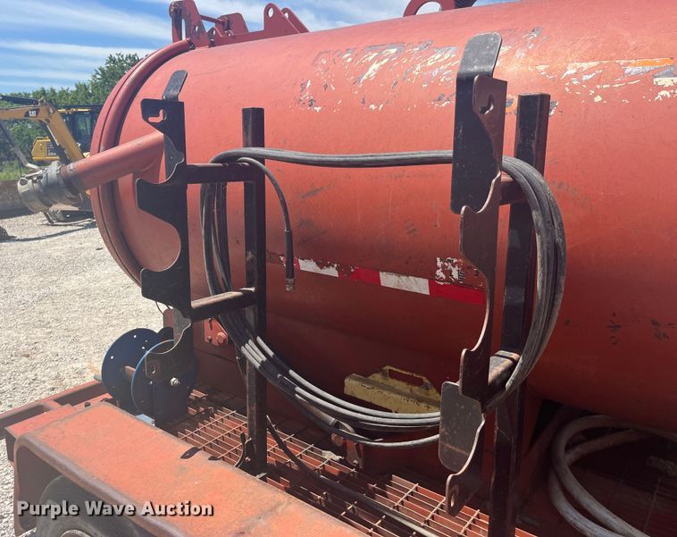 image for item EK8677 2006 Ditch Witch FX60 vacuum excavator