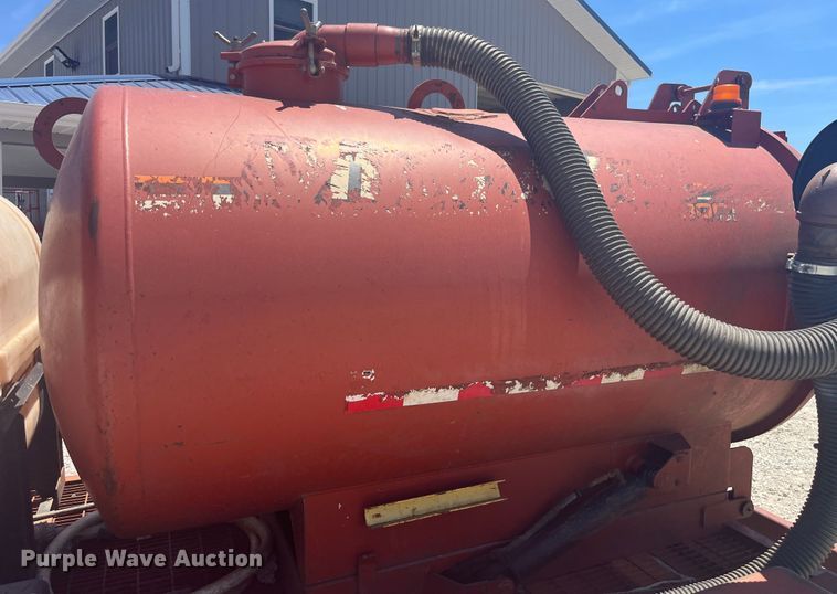 image for item EK8677 2006 Ditch Witch FX60 vacuum excavator