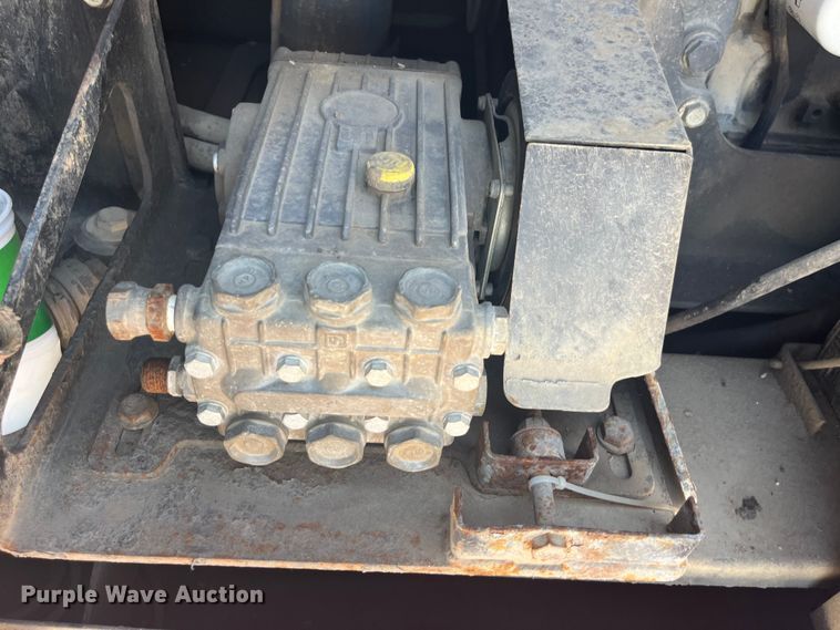 image for item EK8677 2006 Ditch Witch FX60 vacuum excavator