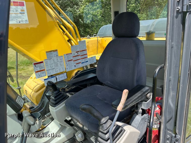 image for item EK8679 2019 Kobelco SK210LC-10 excavator