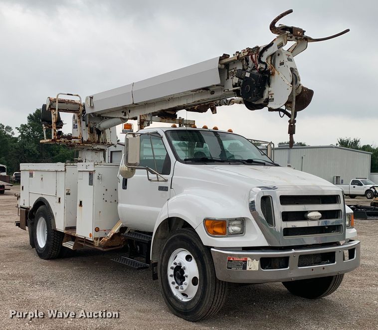 image for item JT9833 2008 Ford F750 Super Duty digger derrick truck