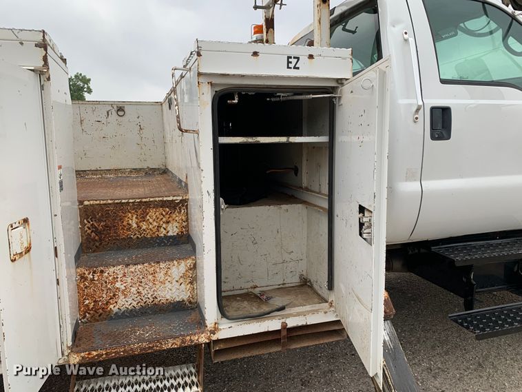 image for item JT9833 2008 Ford F750 Super Duty digger derrick truck