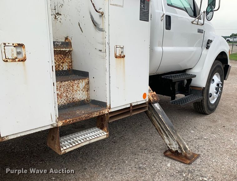 image for item JT9833 2008 Ford F750 Super Duty digger derrick truck