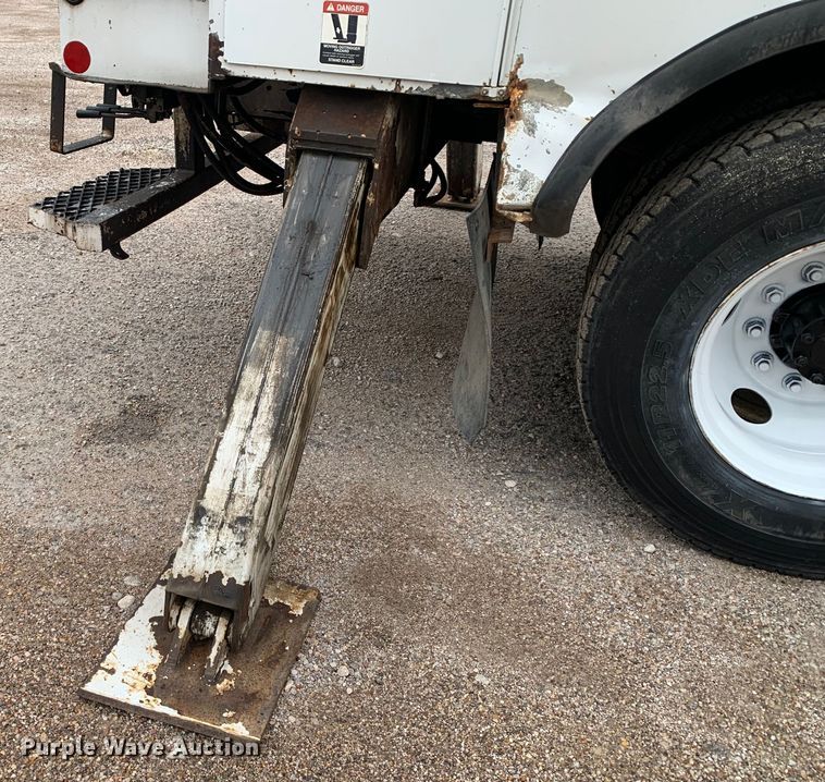 image for item JT9833 2008 Ford F750 Super Duty digger derrick truck