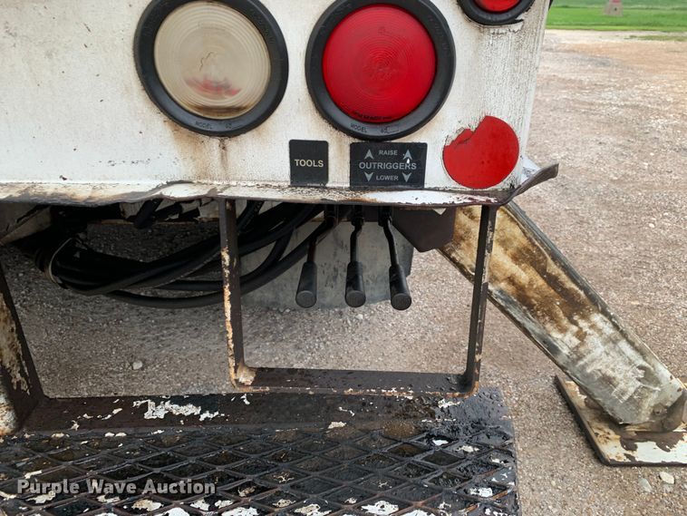 image for item JT9833 2008 Ford F750 Super Duty digger derrick truck