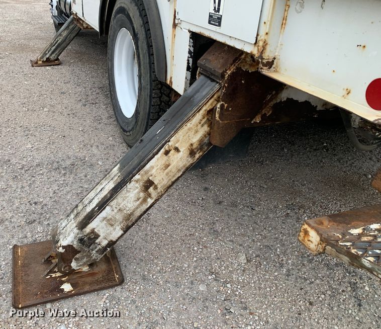 image for item JT9833 2008 Ford F750 Super Duty digger derrick truck