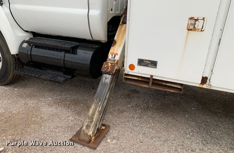 image for item JT9833 2008 Ford F750 Super Duty digger derrick truck