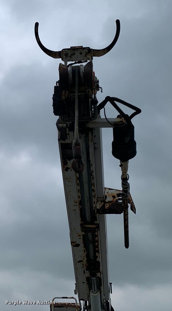 image for item JT9833 2008 Ford F750 Super Duty digger derrick truck