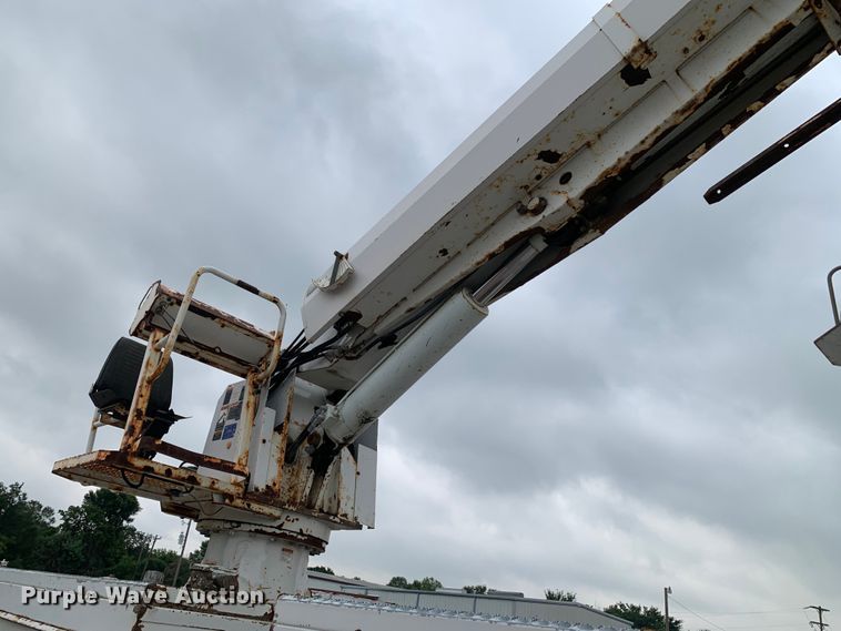 image for item JT9833 2008 Ford F750 Super Duty digger derrick truck