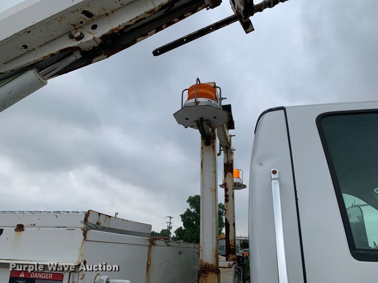 image for item JT9833 2008 Ford F750 Super Duty digger derrick truck