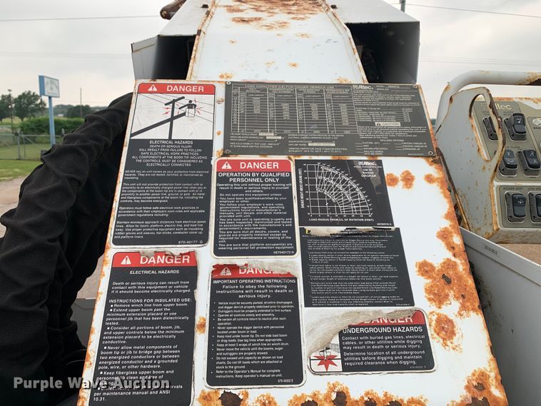 image for item JT9833 2008 Ford F750 Super Duty digger derrick truck