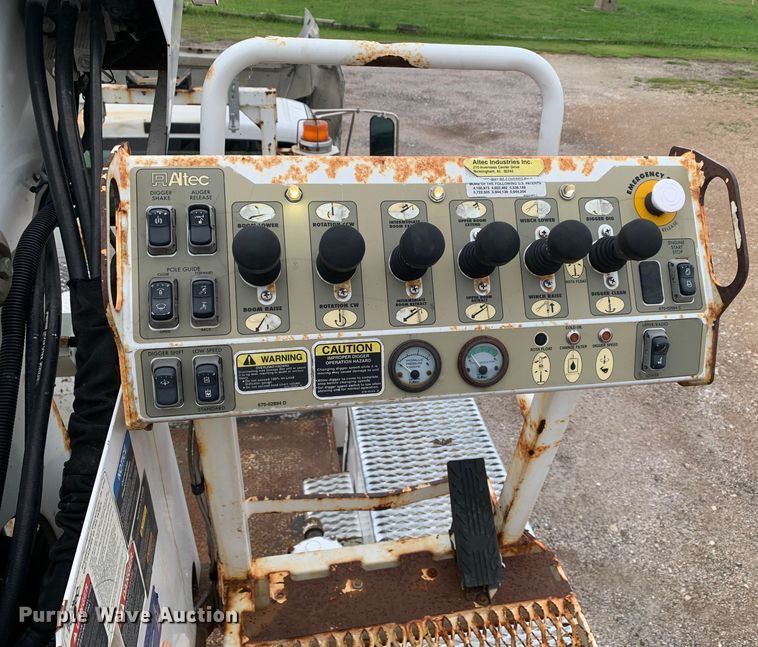 image for item JT9833 2008 Ford F750 Super Duty digger derrick truck