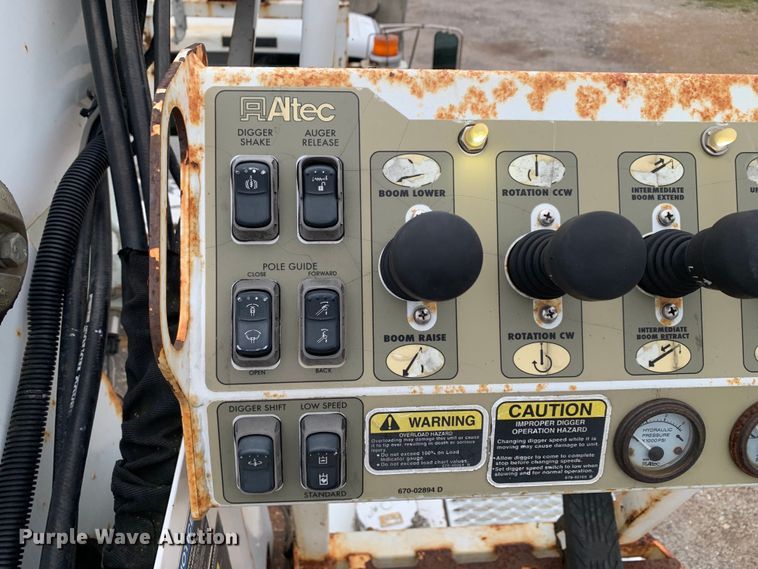 image for item JT9833 2008 Ford F750 Super Duty digger derrick truck