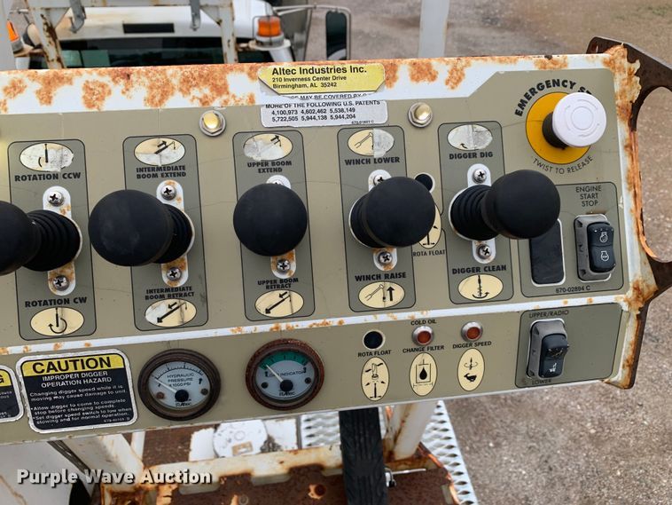 image for item JT9833 2008 Ford F750 Super Duty digger derrick truck