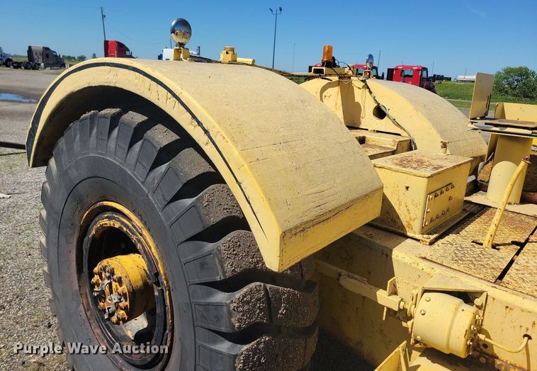 image for item KA9989 Pettibone PMW-12 scraper tractor