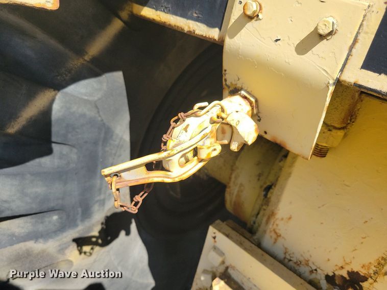 image for item KA9989 Pettibone PMW-12 scraper tractor