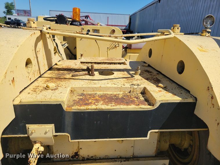 image for item KA9989 Pettibone PMW-12 scraper tractor