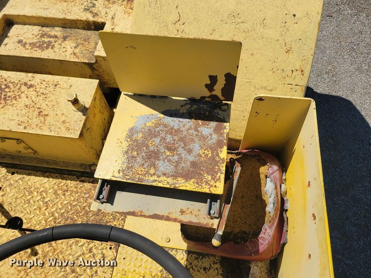 image for item KA9989 Pettibone PMW-12 scraper tractor