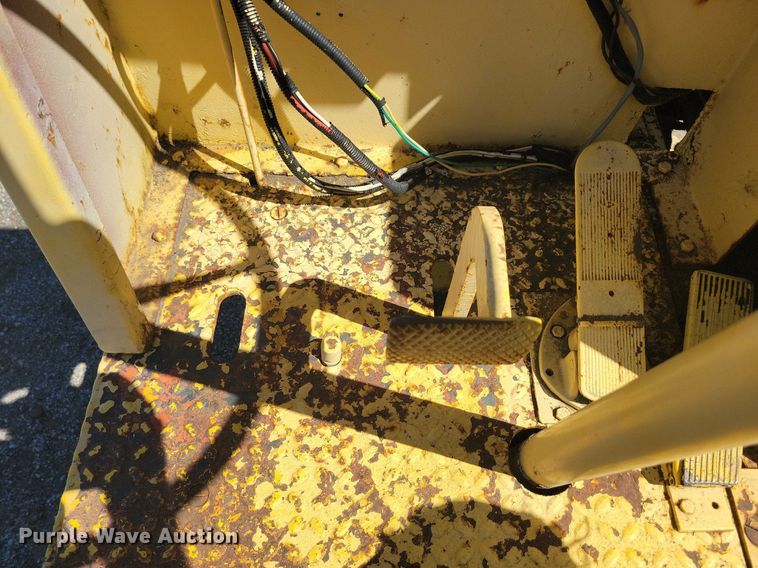 image for item KA9989 Pettibone PMW-12 scraper tractor