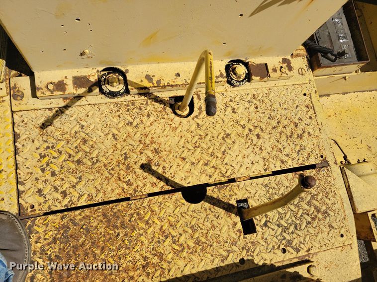 image for item KA9989 Pettibone PMW-12 scraper tractor