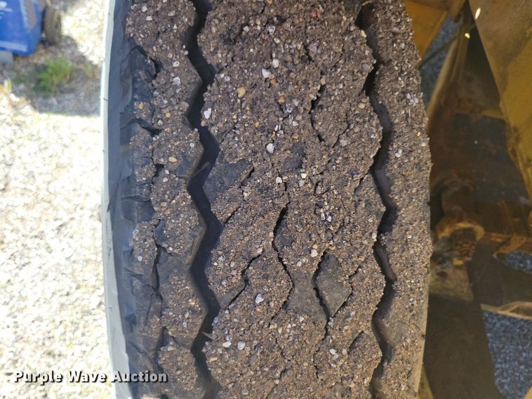 image for item KA9989 Pettibone PMW-12 scraper tractor