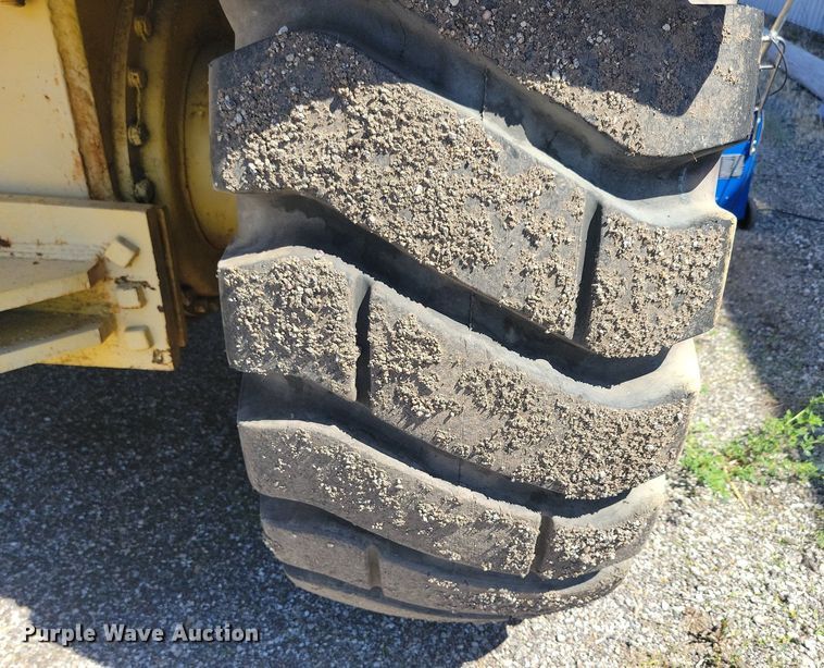 image for item KA9989 Pettibone PMW-12 scraper tractor