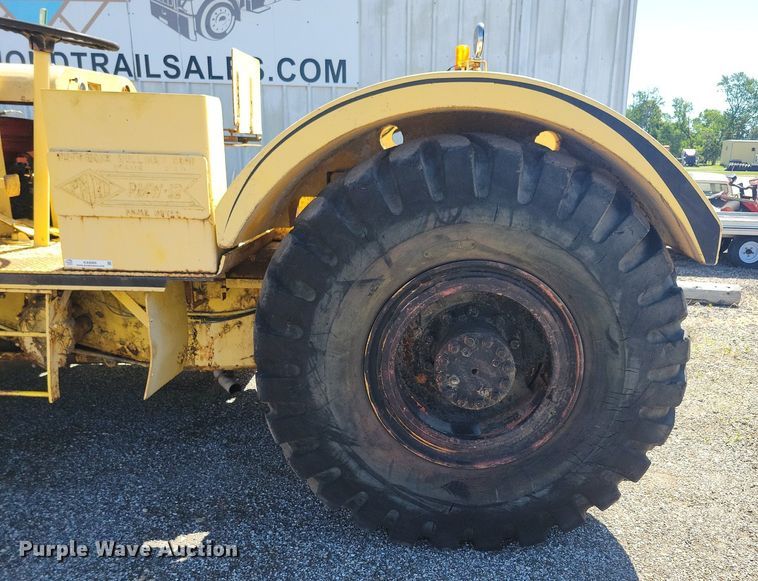 image for item KA9989 Pettibone PMW-12 scraper tractor
