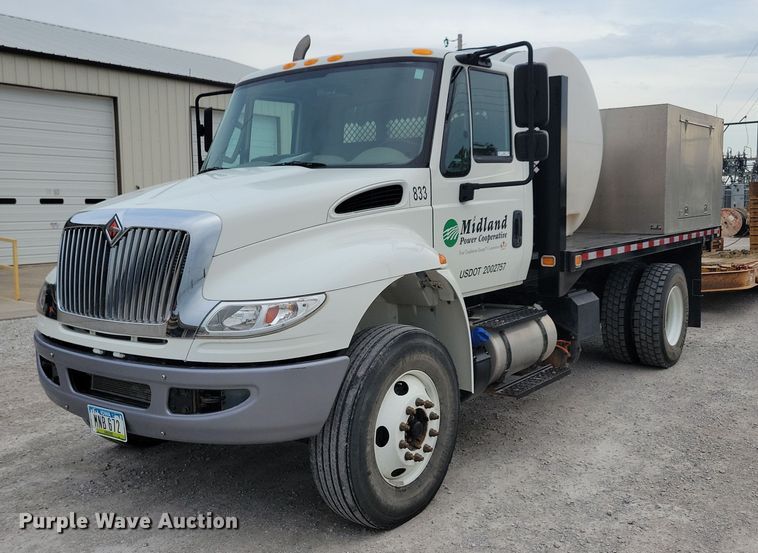 image for item KA9998 2017 International  4400 flatbed truck