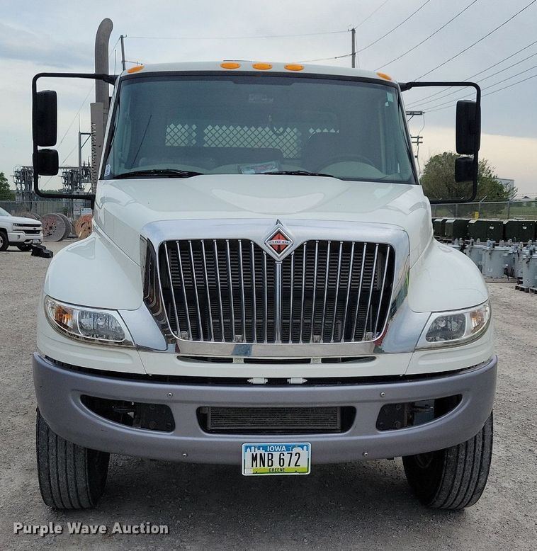 image for item KA9998 2017 International  4400 flatbed truck