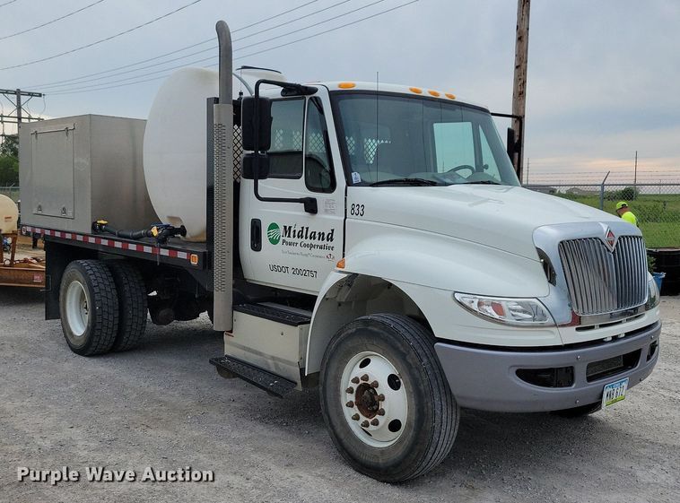 image for item KA9998 2017 International  4400 flatbed truck