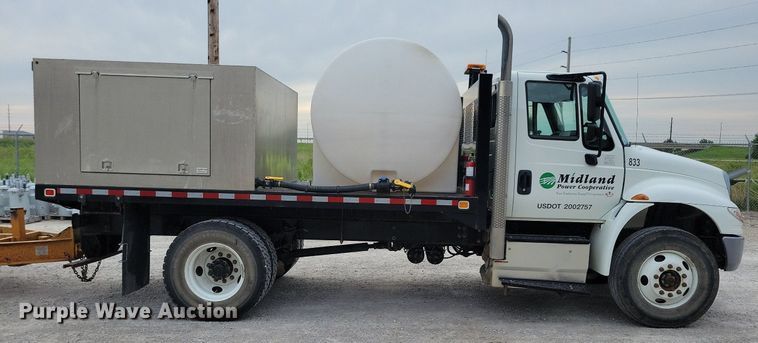 image for item KA9998 2017 International  4400 flatbed truck