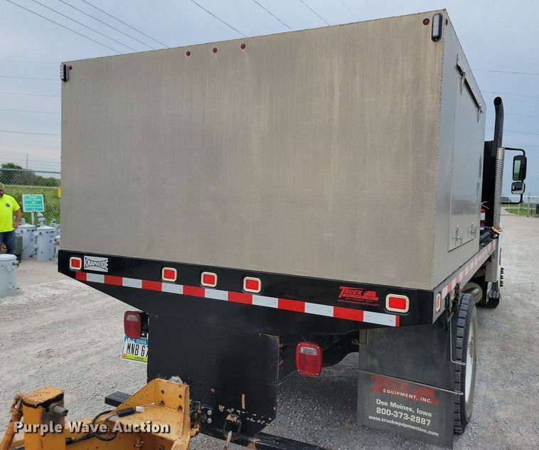 image for item KA9998 2017 International  4400 flatbed truck