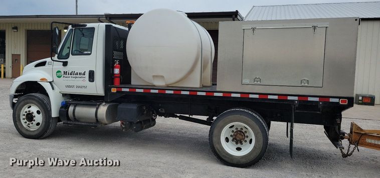 image for item KA9998 2017 International  4400 flatbed truck