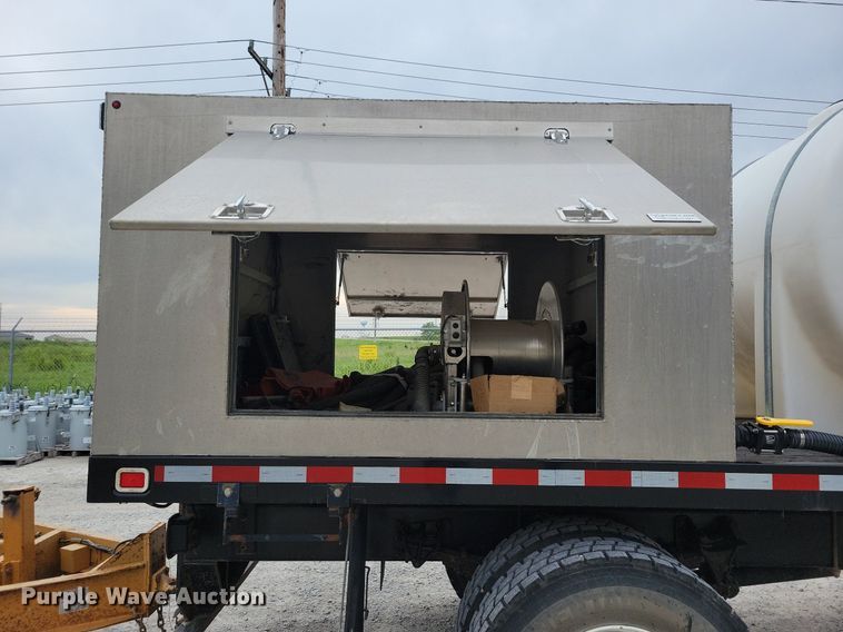 image for item KA9998 2017 International  4400 flatbed truck