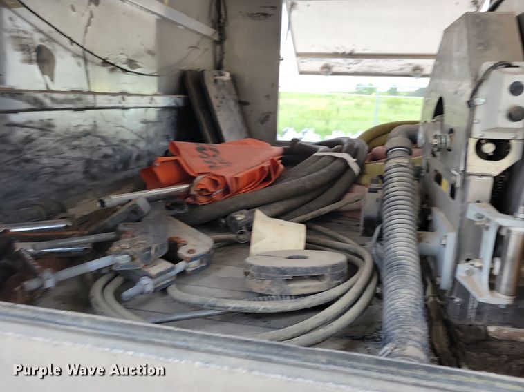 image for item KA9998 2017 International  4400 flatbed truck