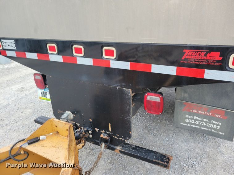 image for item KA9998 2017 International  4400 flatbed truck