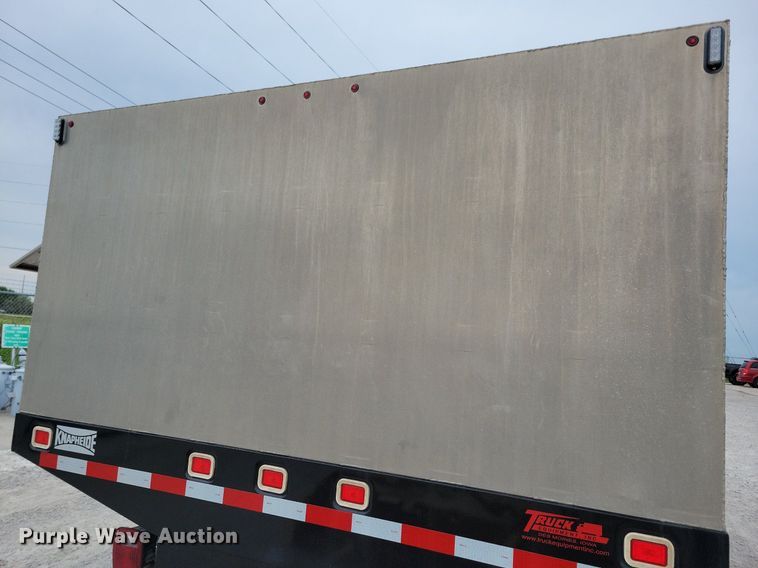 image for item KA9998 2017 International  4400 flatbed truck