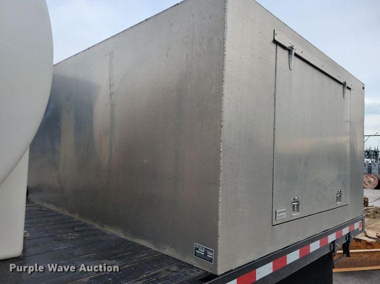 image for item KA9998 2017 International  4400 flatbed truck