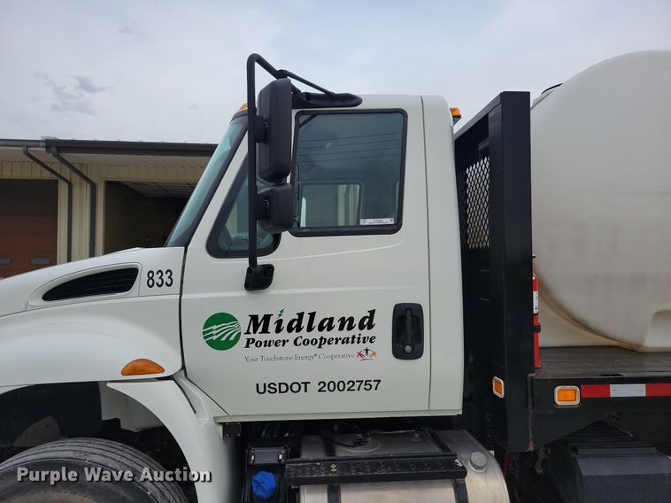 image for item KA9998 2017 International  4400 flatbed truck