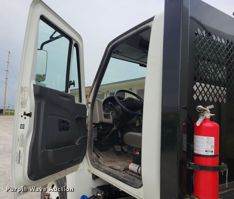 image for item KA9998 2017 International  4400 flatbed truck