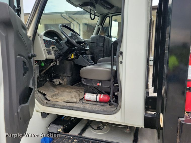 image for item KA9998 2017 International  4400 flatbed truck