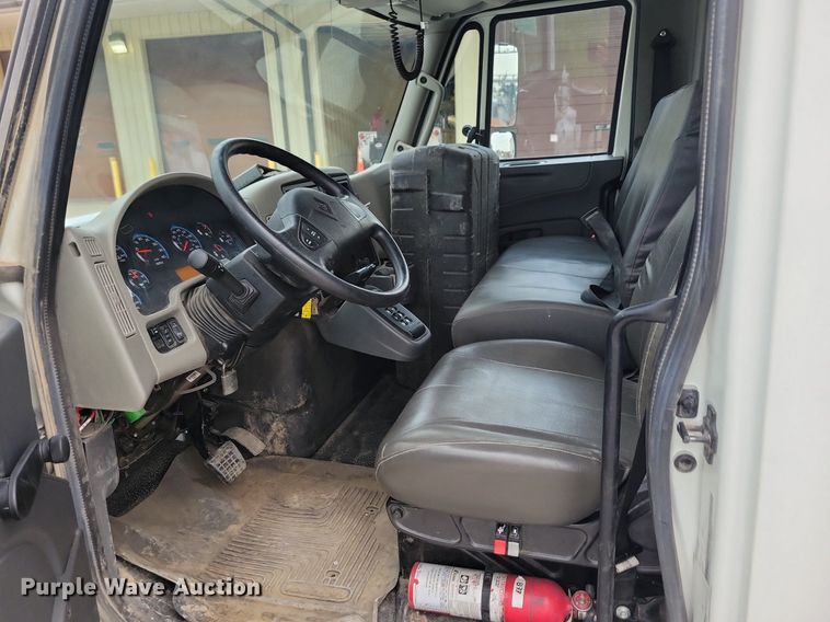 image for item KA9998 2017 International  4400 flatbed truck