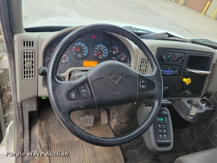 image for item KA9998 2017 International  4400 flatbed truck