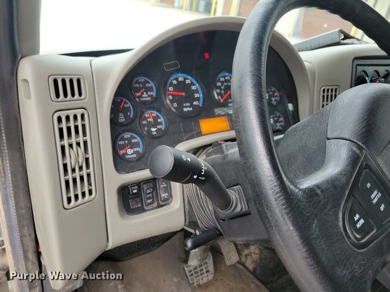 image for item KA9998 2017 International  4400 flatbed truck