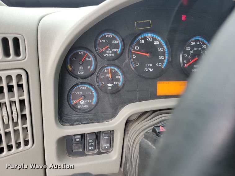 image for item KA9998 2017 International  4400 flatbed truck