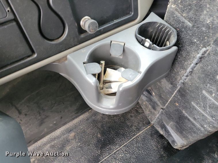 image for item KA9998 2017 International  4400 flatbed truck