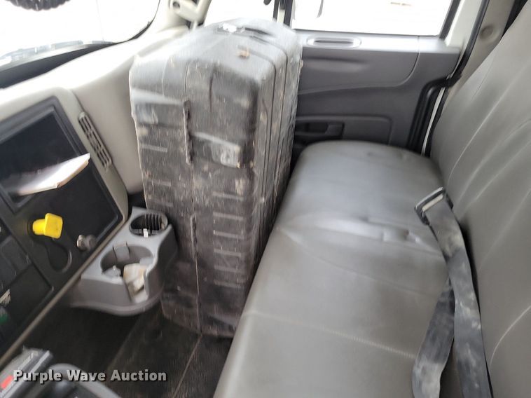 image for item KA9998 2017 International  4400 flatbed truck