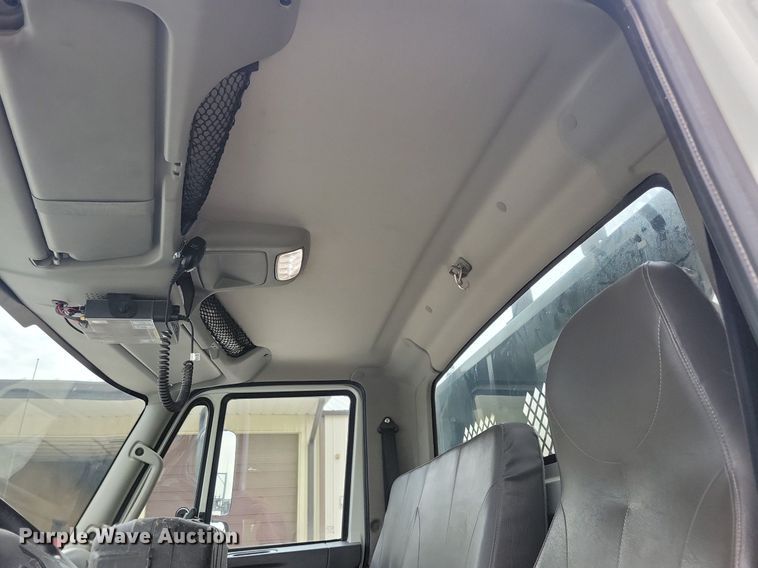 image for item KA9998 2017 International  4400 flatbed truck