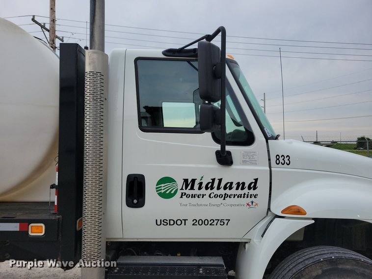 image for item KA9998 2017 International  4400 flatbed truck