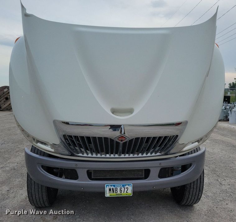 image for item KA9998 2017 International  4400 flatbed truck